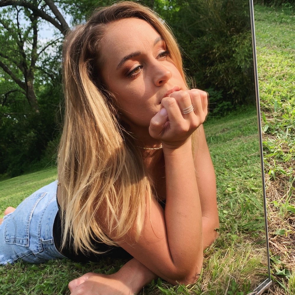 Meet your Posher, Kayla